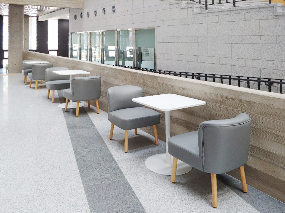 한밭대학교 국제교류관 > 납품실적 | 동연디자인” style=”width:100%” title=”한밭대학교 국제교류관 > 납품실적 | 동연디자인” loading=”lazy”><figcaption>한밭대학교 국제교류관 > 납품실적 | 동연디자인</figcaption></figure>
<figure><img decoding=